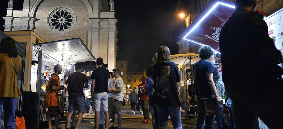 Notte Magica, negozi aperti fino alle 22 e l'Uncino che regalerà emozioni e divertimento